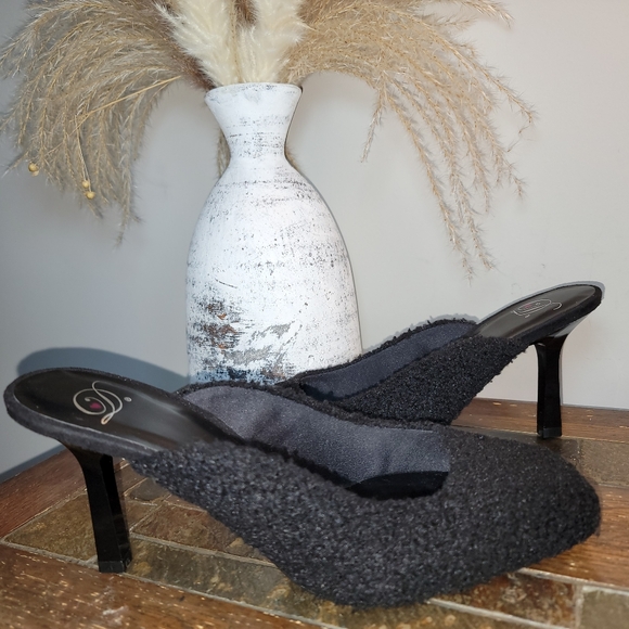 Heart in D 'Cosmos' Sherpa Heels - Size 8‎ - Picture 1 of 6